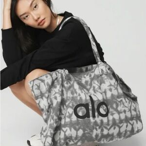 ALO Yoga Large Gray Tie-Dye Tote Bag